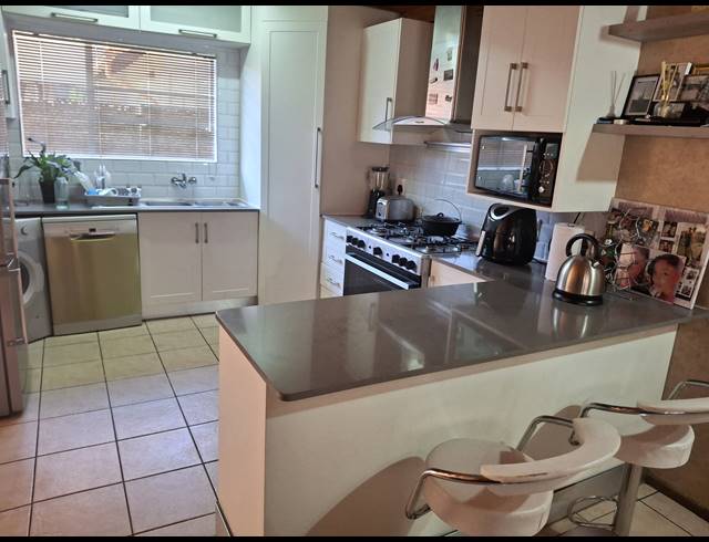 4 BEDROOM FREEHOLD FOR SALE IN RAVENSWOOD